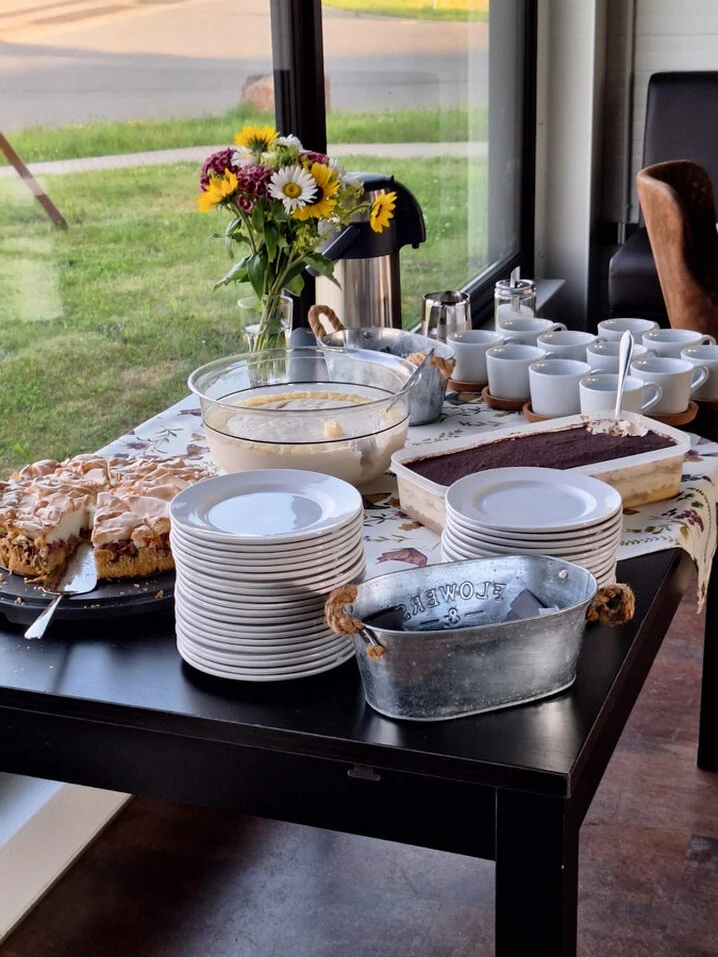 selbst gemachter Kuchen oder von Catering geliefert